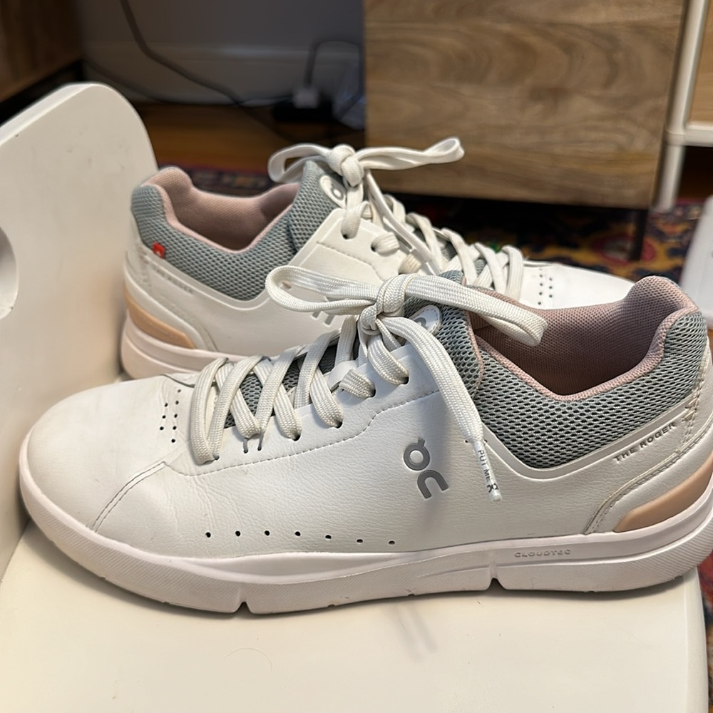 OV Rodger while sneakers LIKE NEW